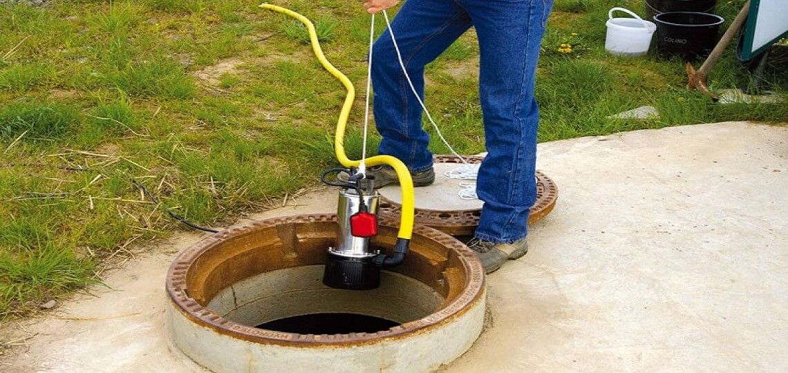 Откачка воды из колодца